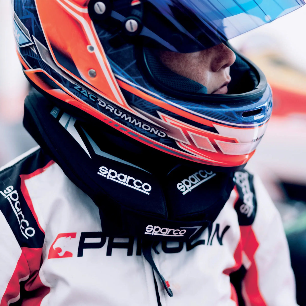 COLLARÍN DE KARTING SPARCO K-RING – NEGRO/BLANCO