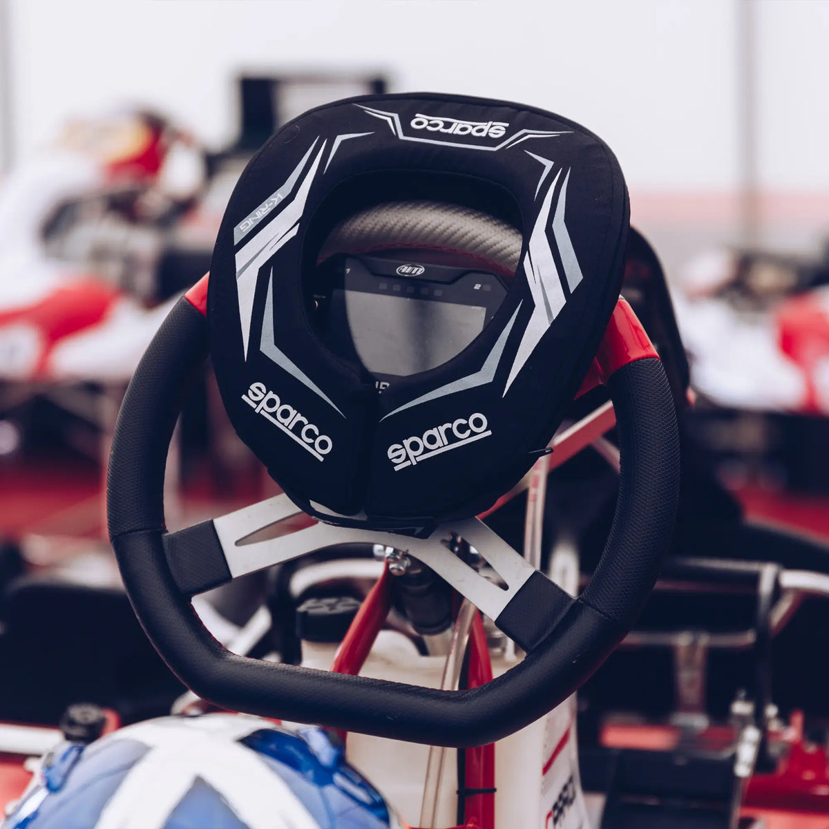 COLLARÍN DE KARTING SPARCO K-RING – NEGRO/BLANCO
